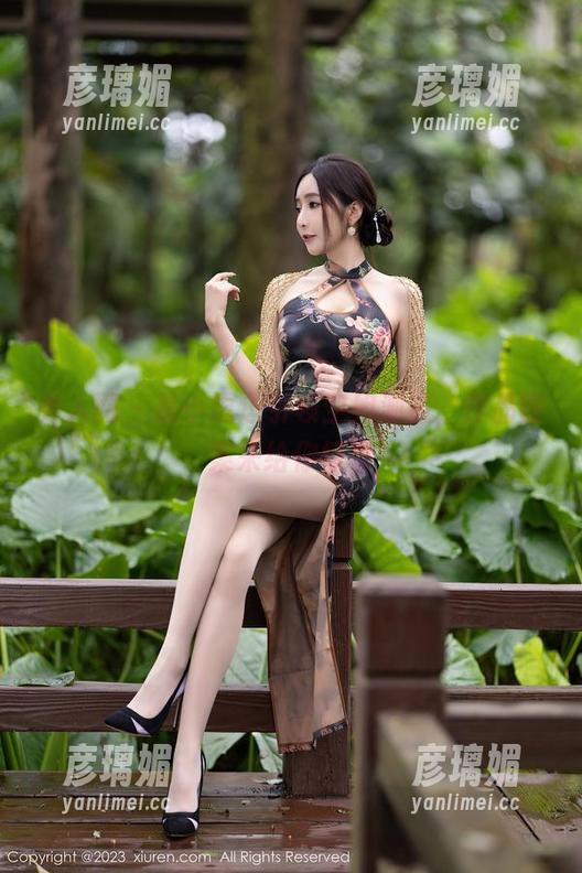 秀人网 - 是小逗逗引领空姐潮流，作品图集来给你惊喜