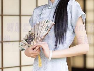 秀人网 – 制服套图：木木hanna在那一刻只想说，‘这裙子好像有点短’。