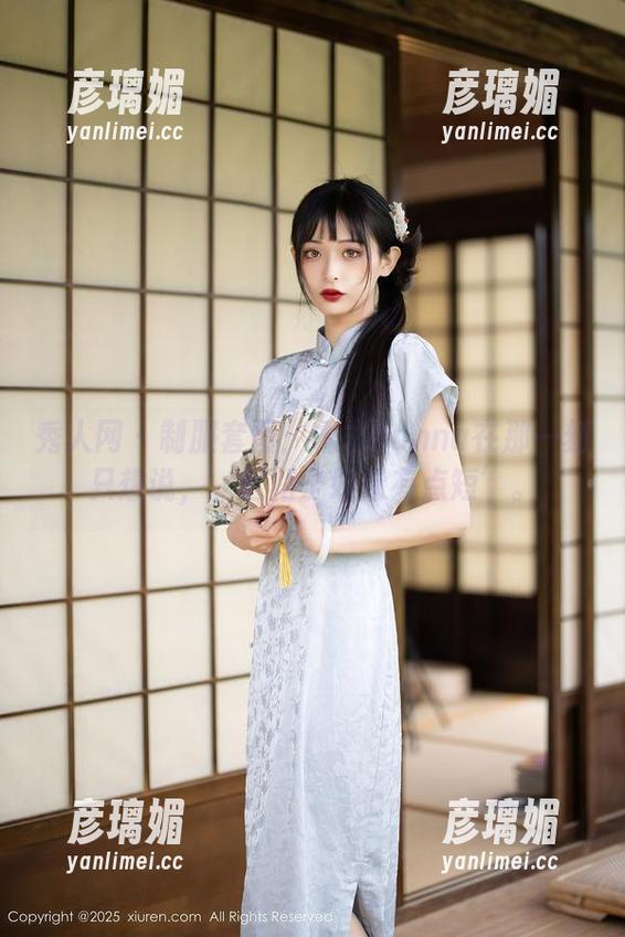 秀人网-木木hanna 秀人网 - 制服套图:木木hanna在那一刻只想说,‘这裙子好像有点短’。