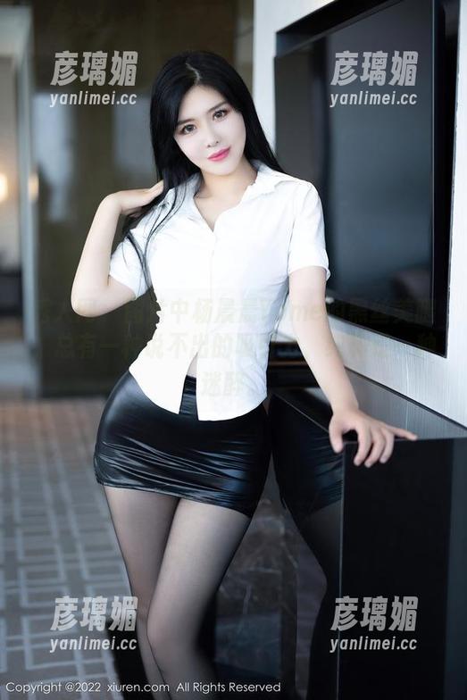 秀人网-杨晨晨Yome 秀人网 - 图片中杨晨晨Yome的黑丝美腿,总有一种说不出的吸引力,纯粹是一种迷醉。
