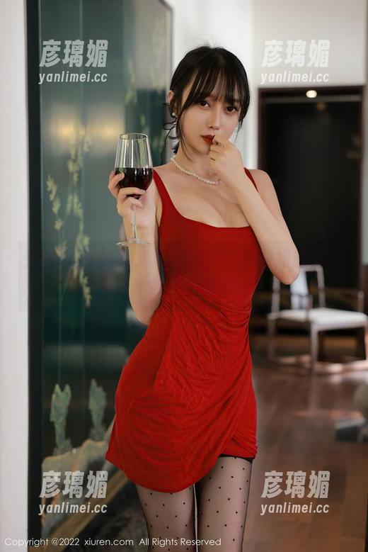 秀人网-林文文 秀人网 - 林文文夏日合集:各种扭曲的姿势,她会不会摔倒啊?