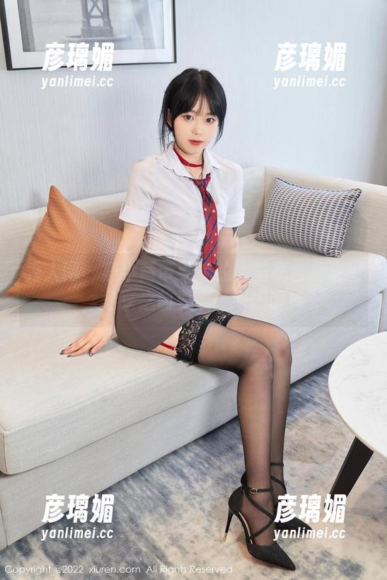 秀人网-鹿小茜 秀人网 - 鹿小茜带着她的比基尼合集来啦,分享之前要准备好眼睛!
