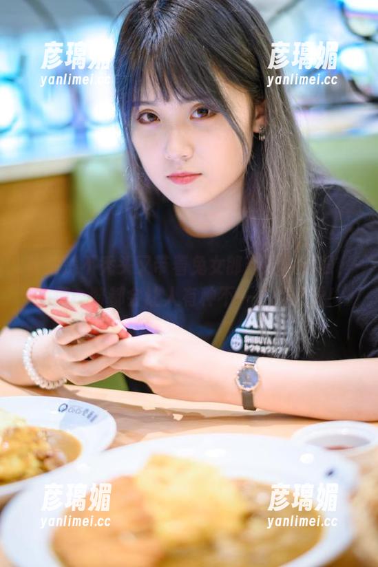 秋楚楚不秃头又带着兔女郎新图片回归，随便一瞥都会让人有种不一样的感觉！