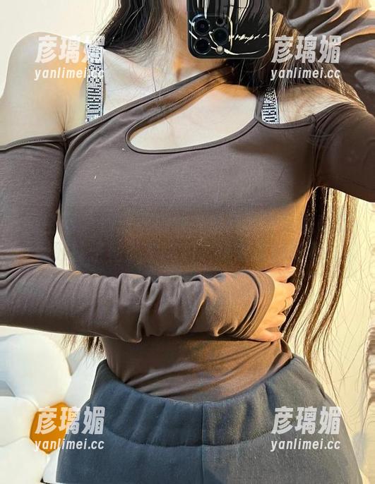 微密圈 - 你的衣橱缺少粉色的猪陈佩奇的黑胶格子裙私房图包，快来凑热闹吧！