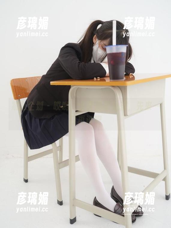 紧急企划-奶昔 紧急企划 - 哎哟,全套奶昔女孩,先来一口再说吧