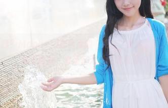 美媛馆 – 咦？Manuela玛鲁娜的“纯白”最新套图，有种奇怪的平静感，像是在无意识地漂浮。