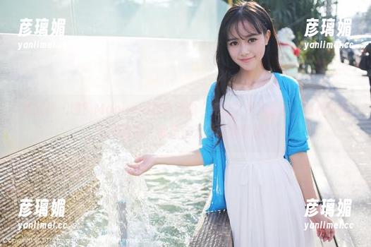 美媛馆 - 咦？Manuela玛鲁娜的“纯白”最新套图，有种奇怪的平静感，像是在无意识地漂浮。