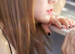 蜜桃社 – Gina的白裙写真，这不是简单的图册，是心灵的洗礼！