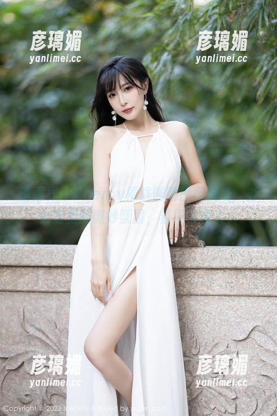 语画界-Cherry樱桃酱 语画界 - Cherry樱桃酱的原图现场:办公室里的微妙氛围,羞涩又撩人。
