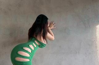 微密圈 – 等到黑白两色上身，迷人的五姨太写真集分享：举报：这颜色争执真的太白了