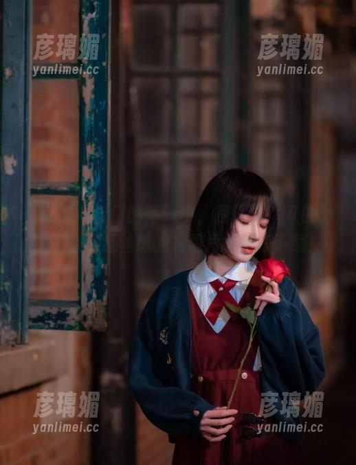 男人心中出门的第一步，是什么？阿包也是兔娘的红丝绒睡衣图片，快来下载！