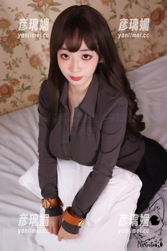 陌陌咕咕咕带着透明护士，你的图包不会太薄吧？