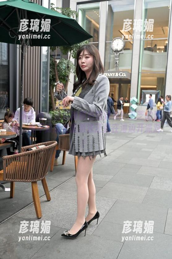 魔镜街拍-芝芝 魔镜街拍 - 蓝到掉颜色的泳衣!芝芝的套图,我不知道她是游泳还是在海边开派对!