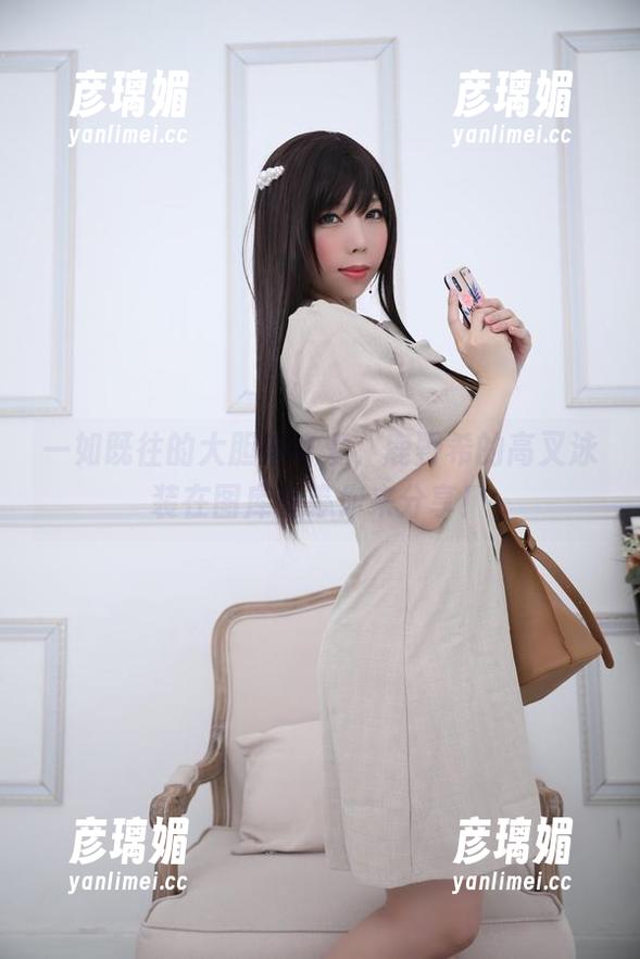 一如既往的大胆与可爱，鹿野希的高叉泳装在图库里等你来分享！