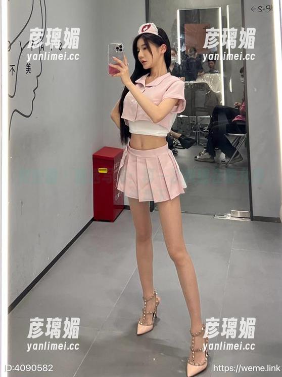 微密圈 - 精选写真：再一次纠缠在黎允熙的红裙下